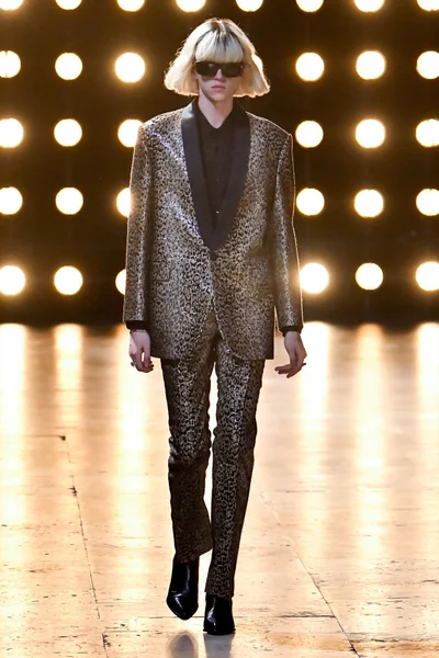 Look 32
